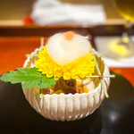 銀座 しのはら - 先付け　菊の花と被せ綿