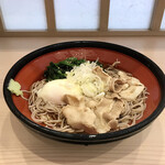 そばの神田 東一屋 - アサソバビンボー！　
      冷し朝そば＋肉！　