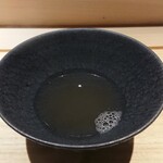 むら上 - 塩を使わず魚のアラと昆布だけで取った出汁