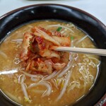 くるまやラーメン - ほんのり甘さもあるキムチ