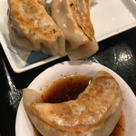 餃子（定食には3個付いてきます） ラーを入れて食べるのがお勧め