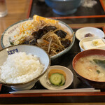 手打 さか本 そば - きくらげ肉炒め定食(ご飯少なめ) 950円