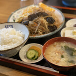 手打 さか本 そば - きくらげ肉炒め定食(ご飯少なめ) 950円