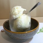 よし春 - マダガスカルバニラアイス