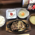 居喰処 光 - 2020/09/27
            日替りランチ 牛丼焼肉定食 500円
            タコの頭と胡瓜の和物 サービス