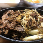 居喰処 光 - 2020/09/27
      日替りランチ 牛丼焼肉定食 500円
      タコの頭と胡瓜の和物 サービス