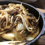 居喰処 光 - 2020/09/27
      日替りランチ 牛丼焼肉定食 500円
      タコの頭と胡瓜の和物 サービス