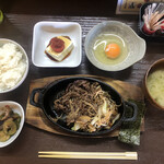 居喰処 光 - 全7品！
      2020/09/27
      日替りランチ 牛丼焼肉定食 500円
      タコの頭と胡瓜の和物 サービス