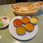 インド料理マントラ - ランチバイキング（野菜、豆、キーマ、玉子）、サラダ、スープ付 972円(税別)