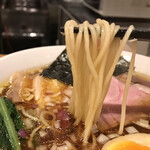 麺屋 いえろう - 醤油ラーメン 麺リフト