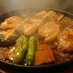 Teuchi Soba Dokoro En - 鴨焼せいろ ¥1500
                      ジュージューサウンドが湯気とともに運ばれる。