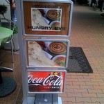 お店の前の新しい立て看板