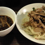 ”肉盛りつけ麺”の麺２００ｇです。この旨さ脱帽です！