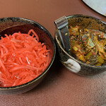 Aburayama Sansou - 卓上の紅生姜と辛子高菜