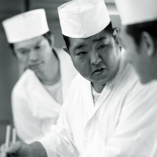 Enjoy the spirit of hospitality with your food. An extraordinary chef who became head chef at a young age.