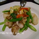 中国料理 桃李坊 - つぶ貝と夏野菜の炒め物