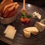 ビストロケンヂ - チーズの盛りあわせ～♪