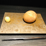 エクアトゥール - 自家製米粉のプレーンパン　バター