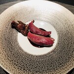 エクアトゥール - ラカン産ピジョンラミエ　赤ワインのソース