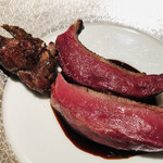 エクアトゥール - ラカン産ピジョンラミエ　赤ワインのソース