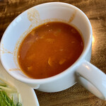ステーキハウス バイザウェイ さしより食堂 - 2種類のスープ、ミネストローネも具沢山。