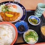 ニューたから - おろしトンカツ定食の大根おろしは別添え