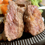 スエヒロ館 - ステーキこんな色