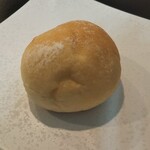 ブーランジェリー&カフェ マンマーノ - くりりんかぼちゃのクリームパン