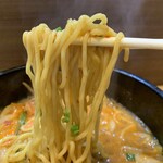 韓味処 CHIBO - ユッケジャンラーメン、麺リフト