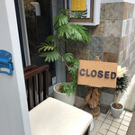 LAMP - 土曜日10時45分。ポールポジションGET！開店後すぐに満席に。