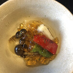 銀座 - 玉葱、しめじ、獅子唐、パプリカ、白葱等を醤油ゼリーと一緒に頂きます。