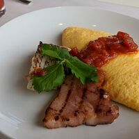 天草 天空の船 - オムレツ・ベーコン・鯛の塩麴焼き
