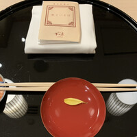 日本料理 華の縁 - 先ずは「縁を結ぶ」という意味の盃を交わします…とは言っても、全員お酒が飲めないので、「レモン水」でした（笑）