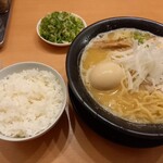 RAMEN 風見鶏 - 濃厚醤油、ランチライス、ネギ