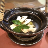 鮨 そえ島 - ＊中には「松茸さま（韓国産）」が、他にアラも入っています。アラの旨味が出汁に出ていて濃厚な旨味を感じますね。