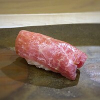 鮨 そえ島 - ◆本鮪（ボストン・109ｋｇ）・・大トロよりの中トロ。上品な脂を感じ、口に入れるととろけ美味しい。