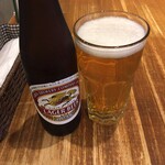 ラ ピッツァ ナポレターナ レガロ - ビールはセルフで冷蔵庫から取り出し、冷蔵庫上の栓抜きとグラスを使ってね♪