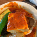 カレー食堂 コロポ  - ﾜﾀｼのやさいには何と焼き豆腐が!!旦那さんのには入ってなかったそう。意外だけど合う!!