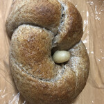 フジ ベーグル - 全粒粉100%マカダミアンナッツ　330円