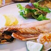 cafe rest montrose - 料理写真:宿のモーニング 焼き魚 オリジナルドレッシングのサラダ 豚汁 グリーンカレー 雑穀米 デザート 800円