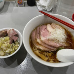 Mendokoro Shimizu - 「鶏だし醤油チャーシューラーメン」と「ネギ塩チャーシューご飯」