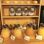 あわら温泉 ホテル八木 - ドリンクコーナー＠マスクメロンや白桃のジュースがありました