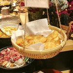 あわら温泉 ホテル八木 - 揚げたてポテトチップス