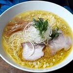 柳麺 多むら - 塩ラーメン 大盛(880円也) 脂も綺麗、鶏油かな？