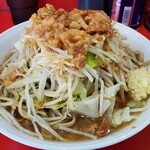 Ramen Jirou Chibaten - 大ラーメン 全マシ
                        しょっぱ旨い アブラも味つきで旨い
                        麺以外と太い 麺量と野菜の量は多くない 腹八分目
                        大ブタでもいける