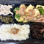 ぶっちぎり酒場 - ピーマンとスパムのチャンプルー&煮込み弁当850円