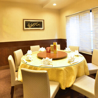 異国感溢れる空間で、賑やかなお食事の時間をお楽しみください。