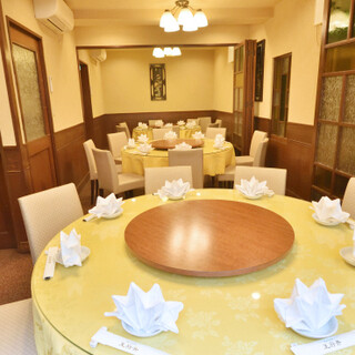 Enjoy a lively meal time in an exotic space.