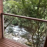 界 箱根 - お部屋から見下ろす川の流れ