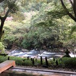 界 箱根 - お風呂から見る川のせせらぎ